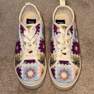 Colorful Crochet Pattern Women's Sneakers, EUC, size 7